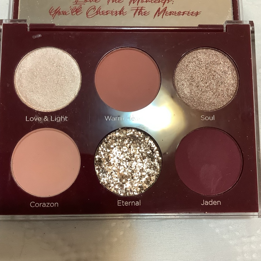 DOMINIQUE COSMETICS Unconditional Pallet - Picture 5 of 5